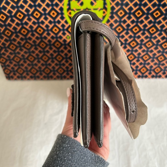 Tory Burch McGraw Wallet Crossbody Bag Silver Maple Gold Taupe Grey Gray - Picture 2 of 16